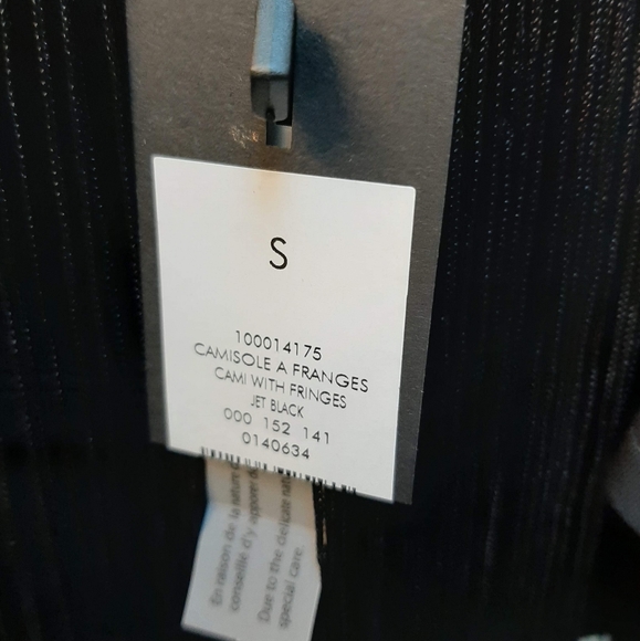 Finge Crop Top - Picture 2 of 3